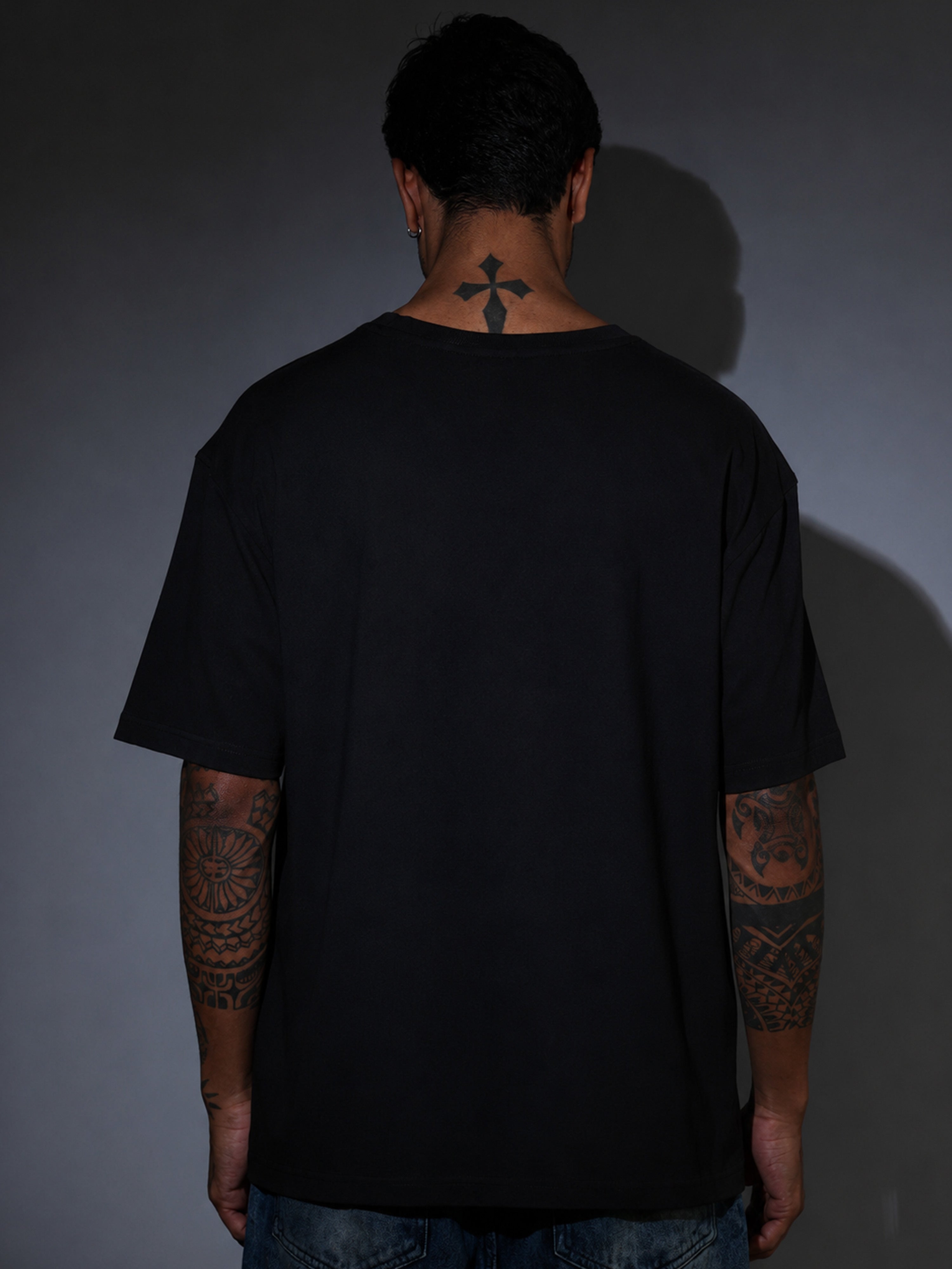 Oversized Tee Heavy Jersey Cotton Black - Front Arms Crossed Full Body