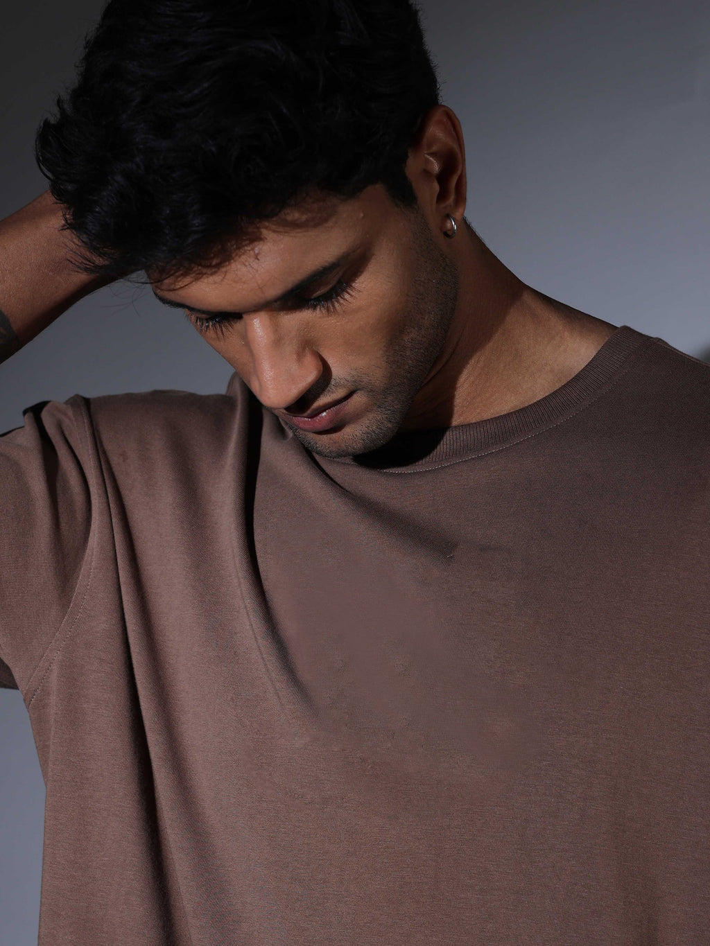 Oversized Tee Heavy Jersey Cotton Brown - Front Hands Clasped Tattooed