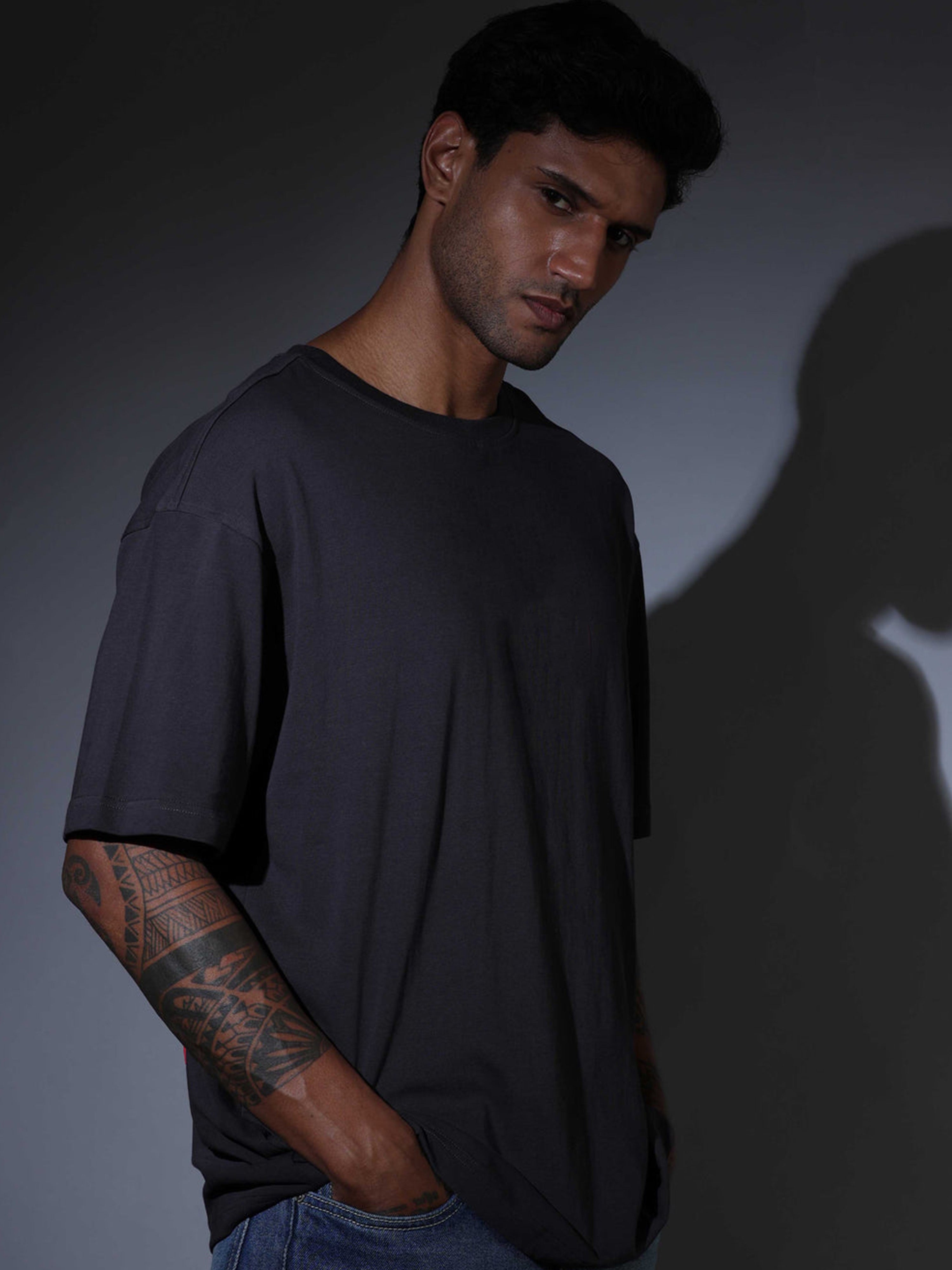 Oversized Tee Heavy Jersey Cotton Charcoal - Front Look Down Tattooed