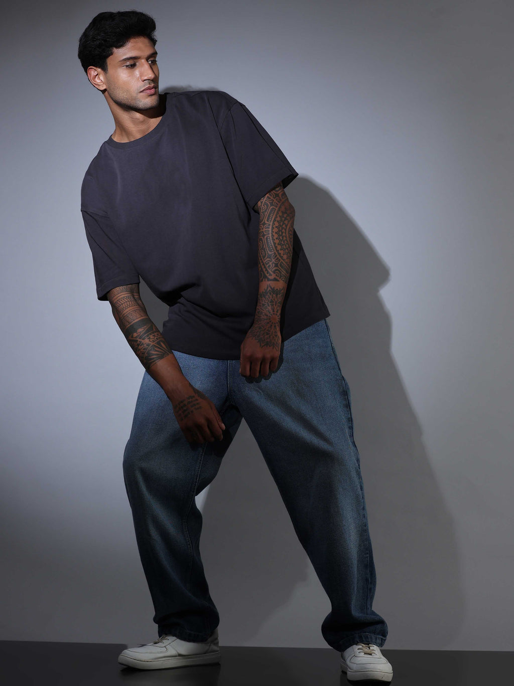 Oversized Tee Heavy Jersey Cotton Charcoal - Side Look Down Tattooed