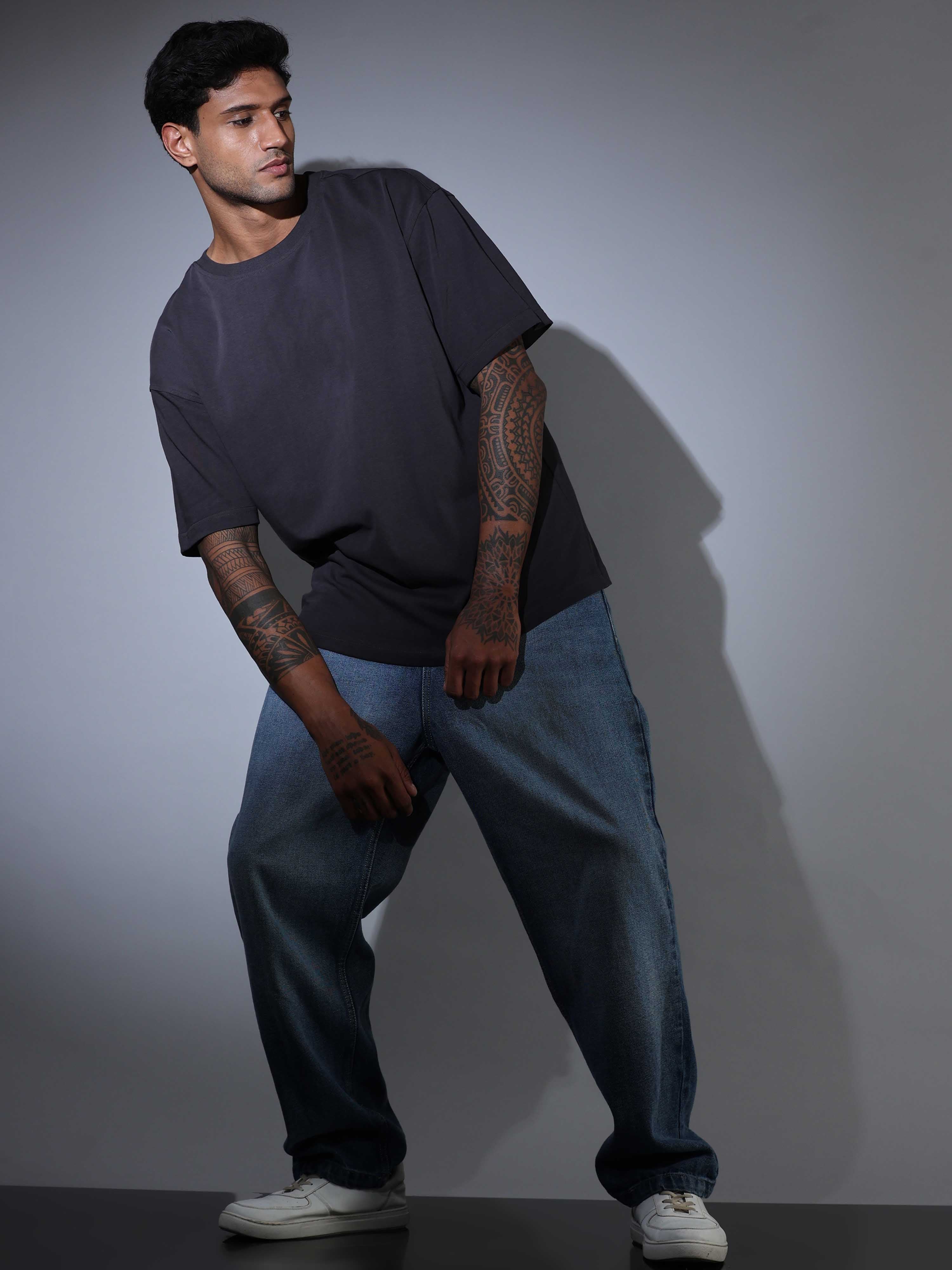 Oversized Tee Heavy Jersey Cotton Charcoal - Side Look Down Tattooed